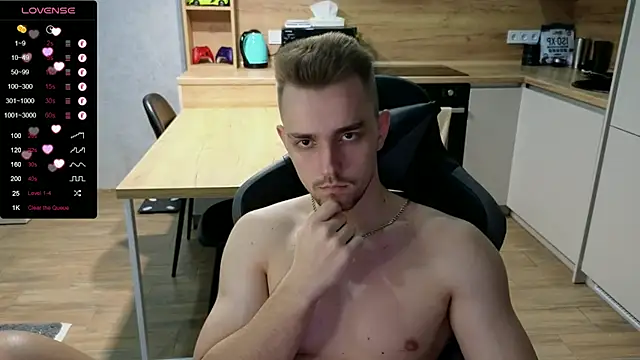 Snapshot of Larstar01 chatting on 02/11/25, 10:28 Larstar01 online show from 02/11/25, 10:28