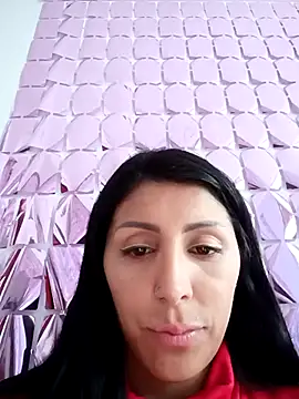 tiffani  love online show from 04/05/26, 04:48