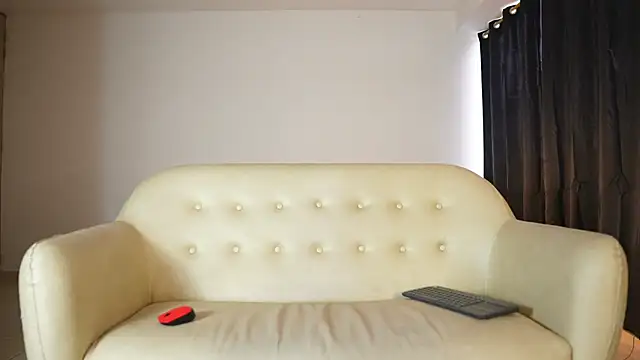 Snapshot of Emi_latingirl chatting on 01/10/26, 08:54 Emi latingirl online show from 01/10/26, 08:54