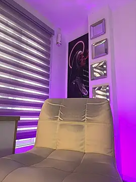 Snapshot of babybriexxx chatting on 12/19/24, 04:46 babybriexxx online show from 12/19/24, 04:46