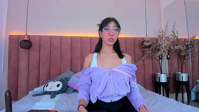 MarianaBranzz online show from 12/17/24, 01:05