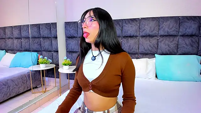 Snapshot of MarianaBranzz chatting on 11/15/25, 05:27 MarianaBranzz online show from 11/15/25, 05:27