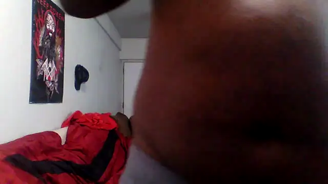 Snapshot of bigdick5157 chatting on 11/01/25, 06:04 bigdick5157 online show from 11/01/25, 06:04