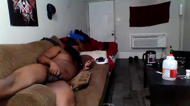 Snapshot of bigdick5157 chatting on 11/06/25, 11:22 bigdick5157 online show from 11/06/25, 11:22