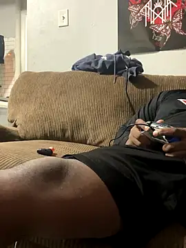 Snapshot of bigdick5157 chatting on 11/25/25, 03:17 bigdick5157 online show from 11/25/25, 03:17