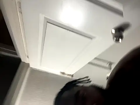 Snapshot of bigdick5157 chatting on 12/01/25, 11:32 bigdick5157 online show from 12/01/25, 11:32