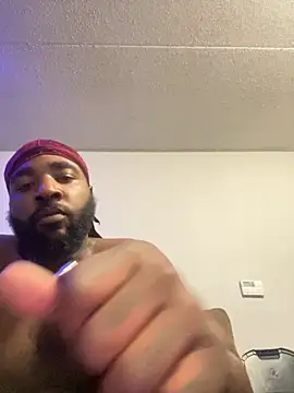 Snapshot of bigdick5157 chatting on 12/15/25, 03:44 bigdick5157 online show from 12/15/25, 03:44