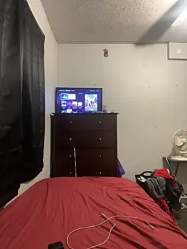 Snapshot of bigdick5157 chatting on 12/18/25, 01:17 bigdick5157 online show from 12/18/25, 01:17