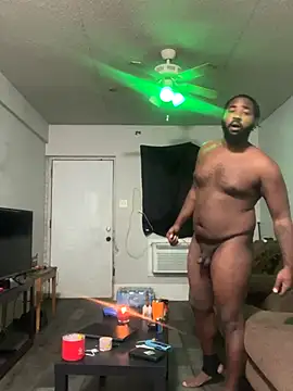 Snapshot of bigdick5157 chatting on 12/20/25, 06:31 bigdick5157 online show from 12/20/25, 06:31