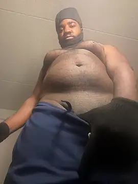 Snapshot of bigdick5157 chatting on 01/12/26, 01:33 bigdick5157 online show from 01/12/26, 01:33