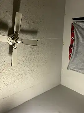 Snapshot of bigdick5157 chatting on 02/21/26, 04:35 bigdick5157 online show from 02/21/26, 04:35