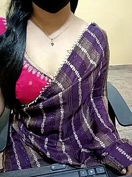 Snapshot of Nithya_05 chatting on 10/06/25, 04:54 Nithya 05 online show from 10/06/25, 04:54