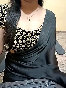 Snapshot of Nithya_05 chatting on 10/08/25, 04:37 Nithya 05 online show from 10/08/25, 04:37