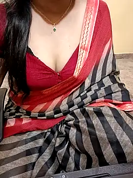 Snapshot of Nithya_05 chatting on 10/10/25, 06:18 Nithya 05 online show from 10/10/25, 06:18