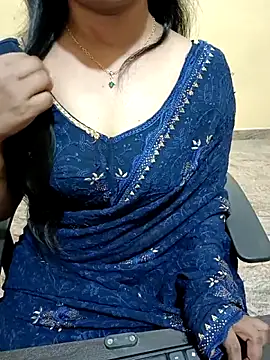 Snapshot of Nithya_05 chatting on 10/11/25, 06:39 Nithya 05 online show from 10/11/25, 06:39