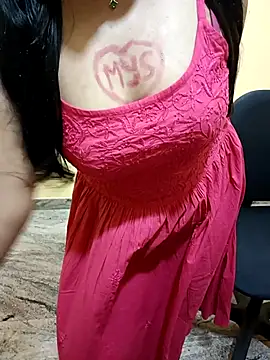 Snapshot of Nithya_05 chatting on 10/17/25, 06:43 Nithya 05 online show from 10/17/25, 06:43