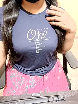 Snapshot of Nithya_05 chatting on 10/26/25, 06:30 Nithya 05 online show from 10/26/25, 06:30