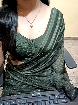 Snapshot of Nithya_05 chatting on 10/27/25, 05:00 Nithya 05 online show from 10/27/25, 05:00