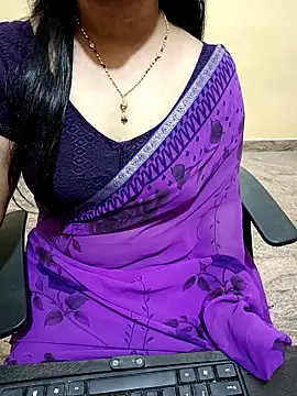 Snapshot of Nithya_05 chatting on 10/29/25, 04:37 Nithya 05 online show from 10/29/25, 04:37