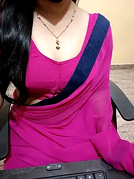 Snapshot of Nithya_05 chatting on 11/02/25, 05:32 Nithya 05 online show from 11/02/25, 05:32