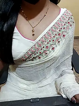 Snapshot of Nithya_05 chatting on 11/09/25, 07:17 Nithya 05 online show from 11/09/25, 07:17