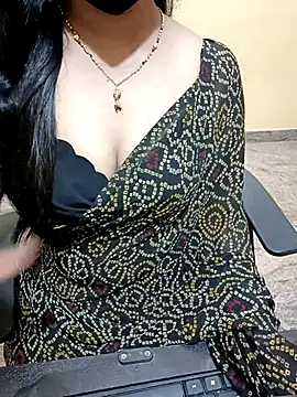 Snapshot of Nithya_05 chatting on 11/10/25, 05:23 Nithya 05 online show from 11/10/25, 05:23