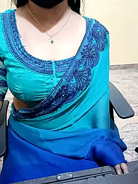 Snapshot of Nithya_05 chatting on 11/17/25, 05:46 Nithya 05 online show from 11/17/25, 05:46