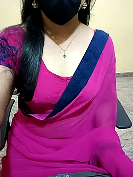 Snapshot of Nithya_05 chatting on 11/18/25, 04:39 Nithya 05 online show from 11/18/25, 04:39