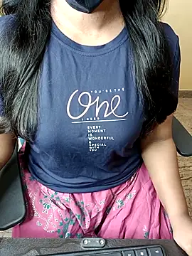 Snapshot of Nithya_05 chatting on 12/05/25, 06:44 Nithya 05 online show from 12/05/25, 06:44