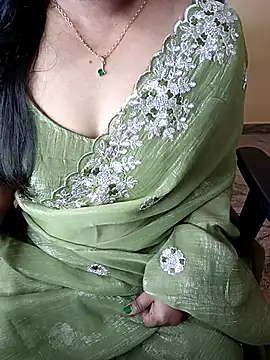 Snapshot of Nithya_05 chatting on 12/17/25, 05:24 Nithya 05 online show from 12/17/25, 05:24
