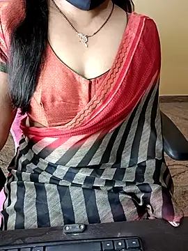 Snapshot of Nithya_05 chatting on 01/14/26, 06:52 Nithya 05 online show from 01/14/26, 06:52