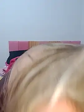 Snapshot of titiasexy chatting on 12/19/25, 10:39 titiasexy online show from 12/19/25, 10:39