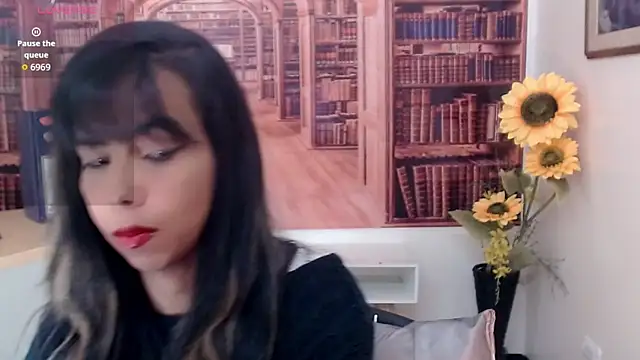 Snapshot of Catalella_Ar chatting on 10/04/25, 03:15 Catalella Ar online show from 10/04/25, 03:15