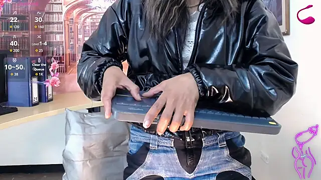 Snapshot of Catalella_Ar chatting on 11/15/25, 03:37 Catalella Ar online show from 11/15/25, 03:37