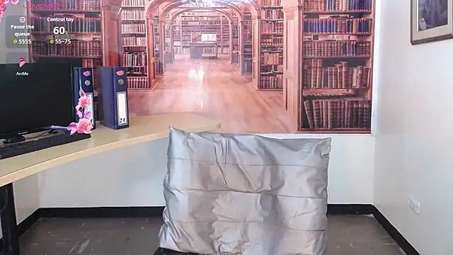 Snapshot of Catalella_Ar chatting on 12/16/25, 03:22 Catalella Ar online show from 12/16/25, 03:22