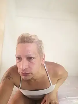 Candy-love87 online show from 04/08/26, 11:21