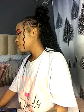 Snapshot of Nicole_Liam_ chatting on 09/30/25, 08:25 Nicole Liam online show from 09/30/25, 08:25