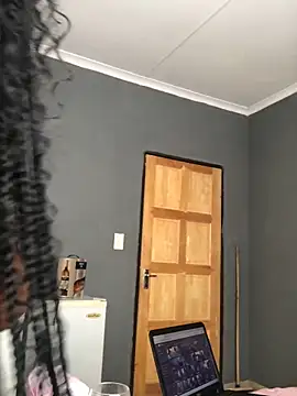 Snapshot of Nicole_Liam_ chatting on 10/06/25, 12:02 Nicole Liam online show from 10/06/25, 12:02