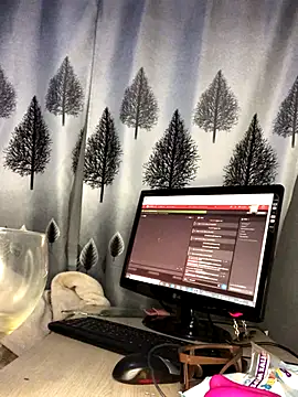 Snapshot of Nicole_Liam_ chatting on 10/11/25, 05:00 Nicole Liam online show from 10/11/25, 05:00