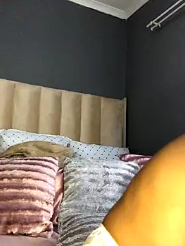 Snapshot of Nicole_Liam_ chatting on 10/19/25, 01:34 Nicole Liam online show from 10/19/25, 01:34