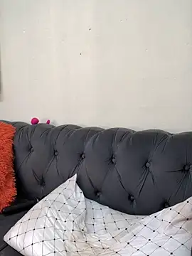 Snapshot of Nicole_Liam_ chatting on 12/15/25, 04:39 Nicole Liam online show from 12/15/25, 04:39