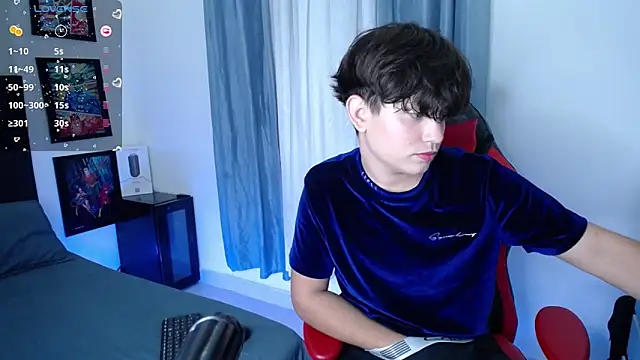 Snapshot of andyboy- chatting on 12/17/24, 12:01 andyboy- online show from 12/17/24, 12:01