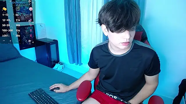 Snapshot of andyboy- chatting on 01/13/25, 01:02 andyboy- online show from 01/13/25, 01:02