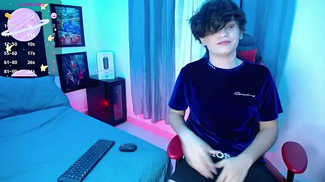 Snapshot of andyboy- chatting on 03/23/25, 12:36 andyboy- online show from 03/23/25, 12:36