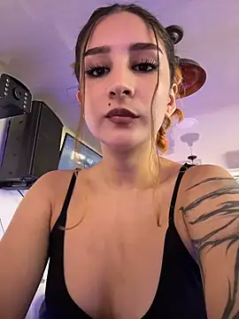 Mon Cherry online show from 04/23/26, 02:02