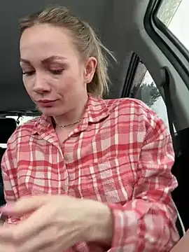 Snapshot of LavenderHot chatting on 01/28/25, 09:30 LavenderHot online show from 01/28/25, 09:30