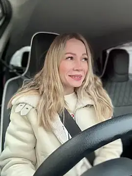 Snapshot of LavenderHot chatting on 03/01/25, 01:32 LavenderHot online show from 03/01/25, 01:32