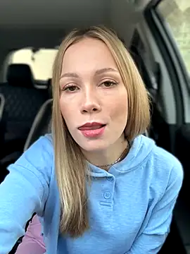 Snapshot of LavenderHot chatting on 10/12/25, 02:21 LavenderHot online show from 10/12/25, 02:21