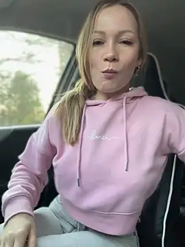 Snapshot of LavenderHot chatting on 10/18/25, 01:41 LavenderHot online show from 10/18/25, 01:41