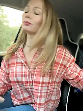 Snapshot of LavenderHot chatting on 10/25/25, 02:08 LavenderHot online show from 10/25/25, 02:08